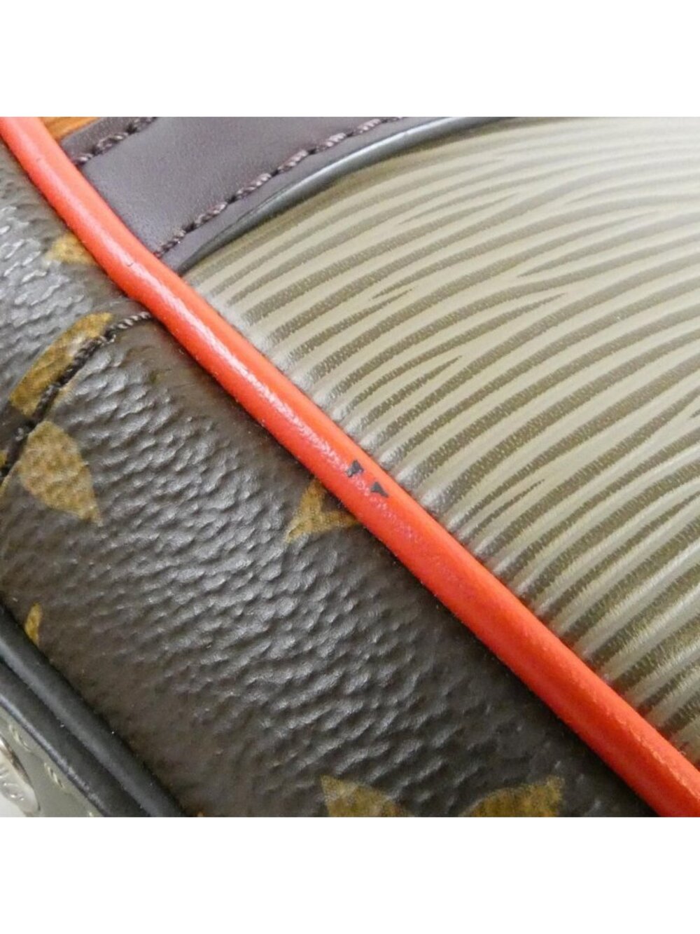 Louis Vuitton Monogram Epi Danube PM - Picture 4 of 9